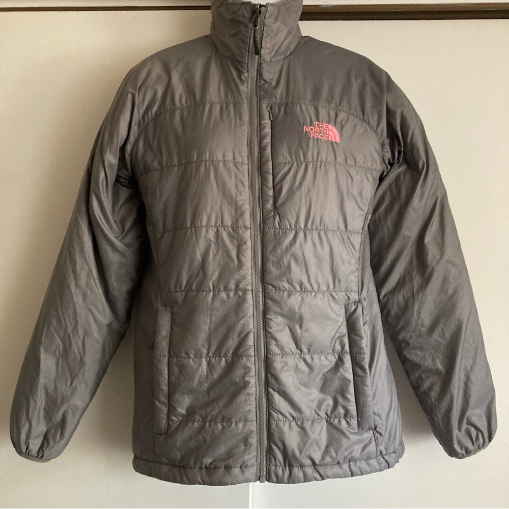 The North Face Dentelles Gray Zip Front Lightweight Puffer Jacket w Pink Logo, M